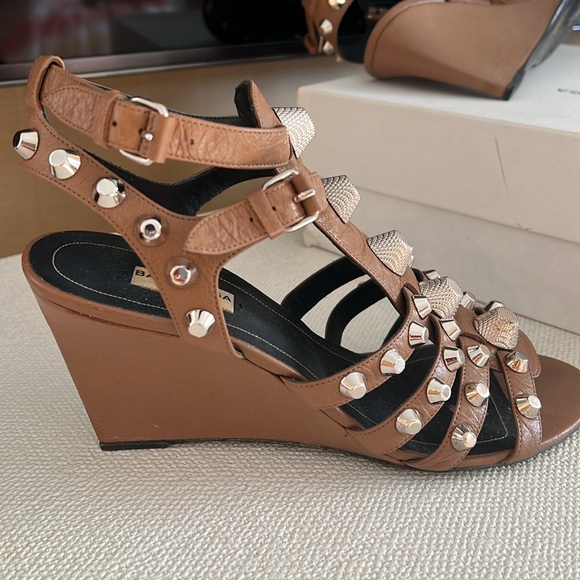 Balenciaga studded wedge in camel color with studded detail on two strap sandal - Picture 2 of 4